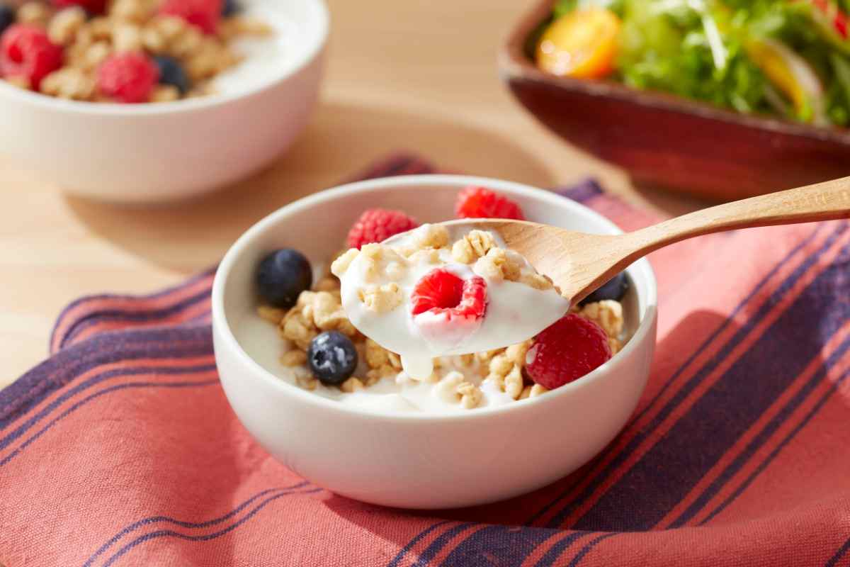Colazione yogurt bianco