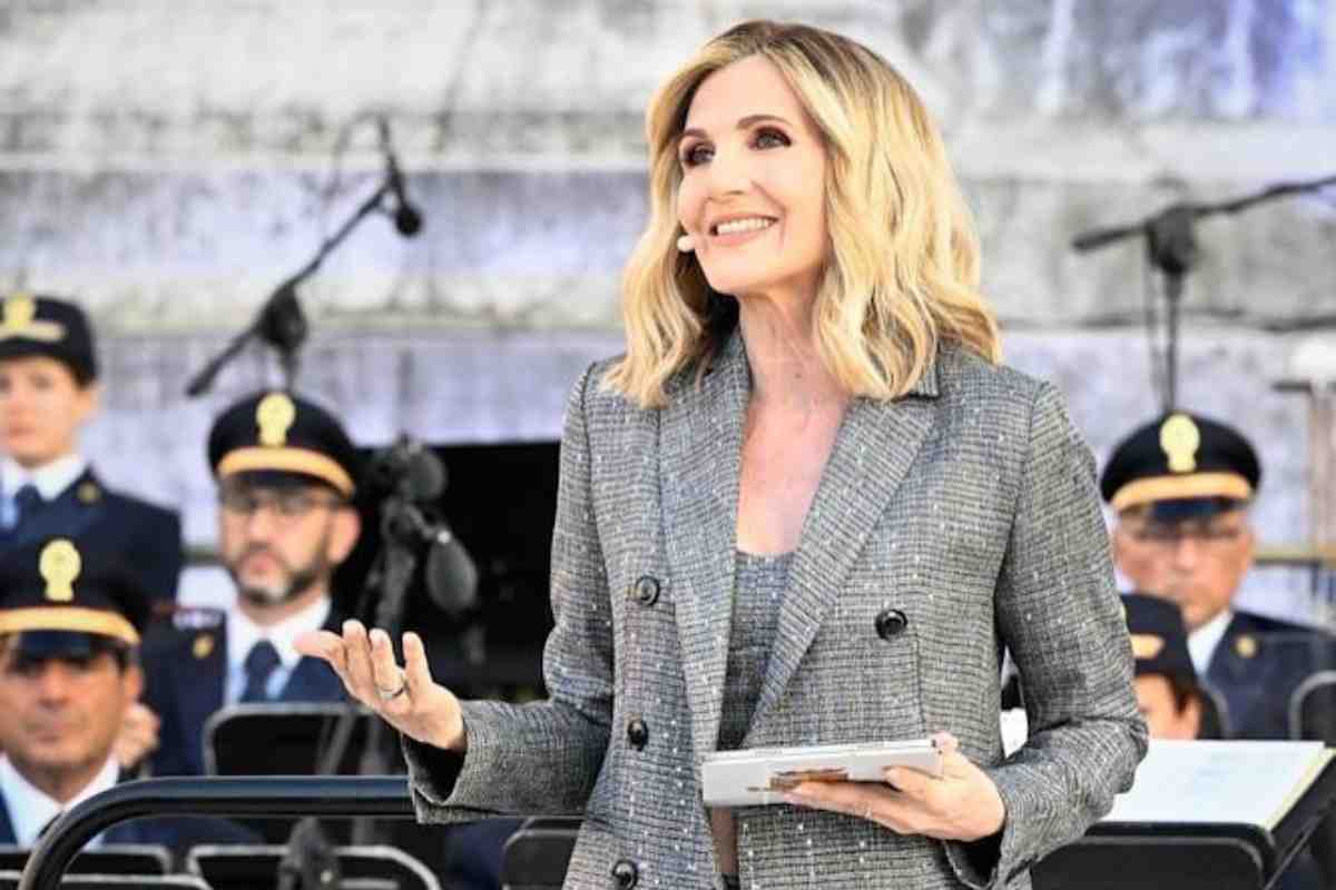 Lorella Cuccarini e il look "copiato" da Kate Middleton