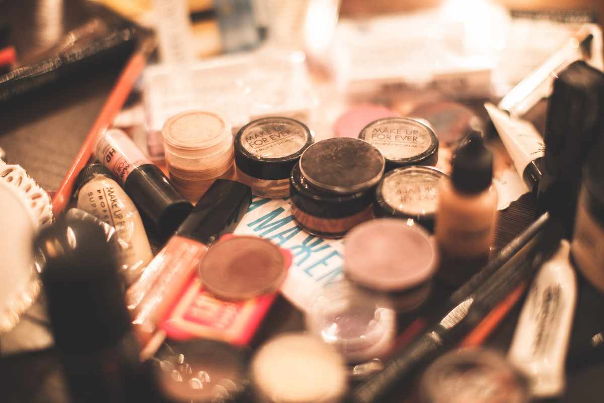 l trucco delle forbici per un contouring viso assolutamente perfetto